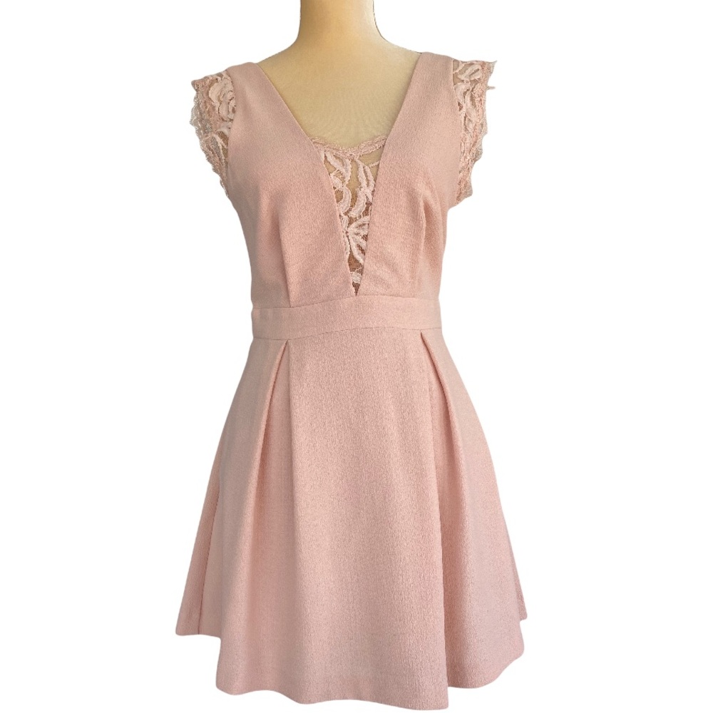 BCBGeneration Blush Lace Inset V-Back Dress Size: 6
